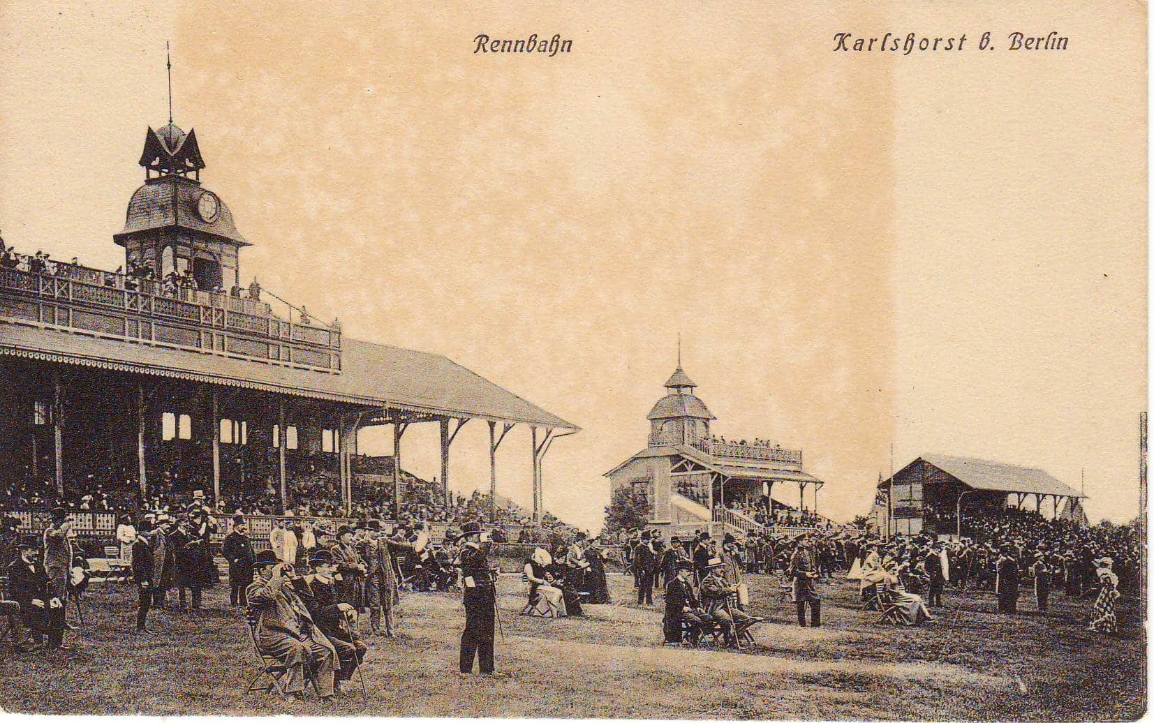 Alte Postkarte der Pferderennbahn in Karlshorst