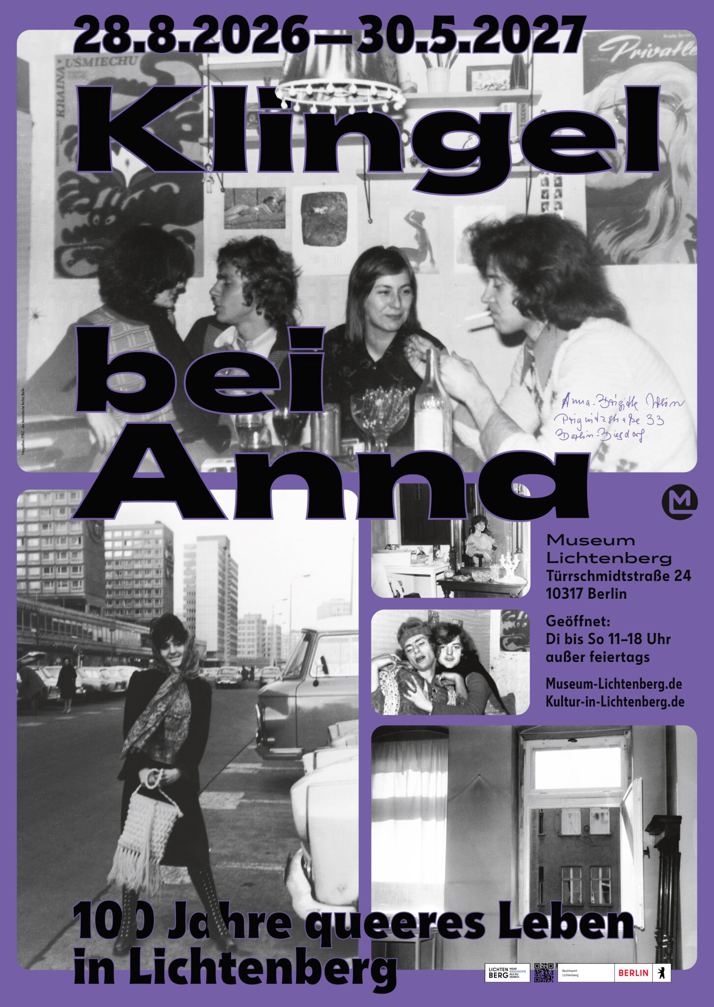 Flyer zur Ausstellung Klingel bei Anna. Lila Hintergrund mit Schwarz Weiß Fotos von Menschen und Gruppen.